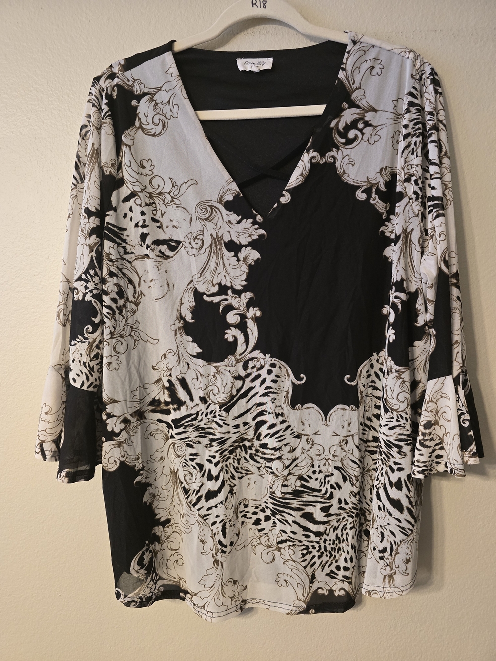 Siren Lily Black & Beige Printed V-Neck Women's Plus Size Top